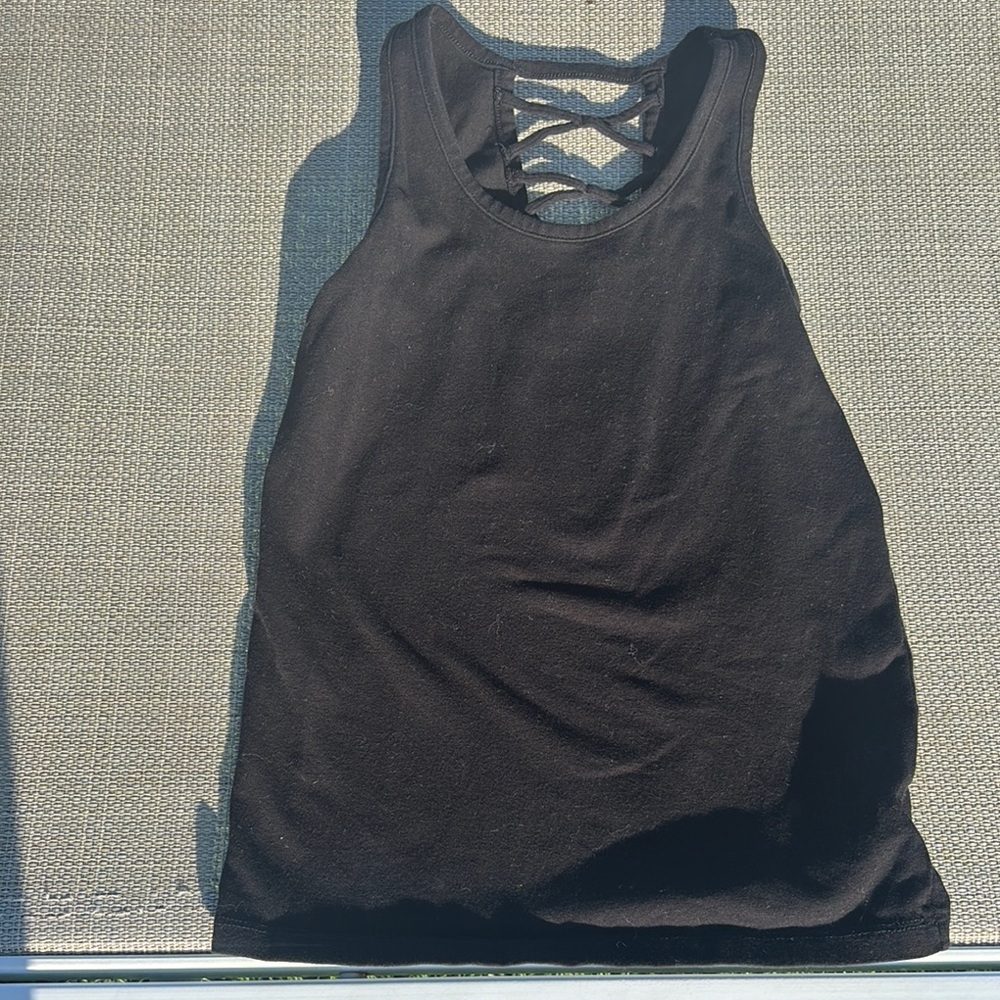 Old Navy Black Tank Top with Breathable Fabric and Relaxed Fit